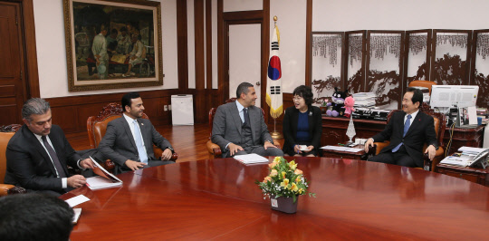 정세균 국회의장은 8일 국회의장 집무실에서 칼둔 행정청장과 비공개 면담을 했다./국회 제공